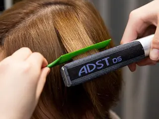 ミディアム HATAKEYAMA SHIONEのヘアスタイル