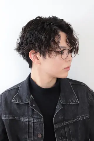メンズ パーマ メンズ ヘアメイク ハイトーン キャロのヘアスタイル