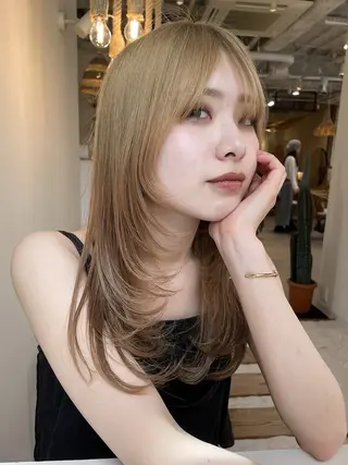 ロング coco terrace所属・海外風ハイライト CHIHIROのヘアスタイル