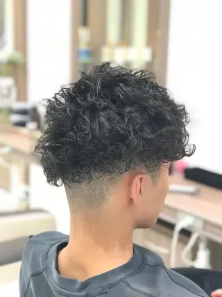 ショート パーマ メンズ 松山 真也のヘアスタイル