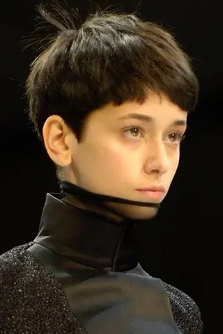 ショート 加藤木麻彩 NEROのヘアスタイル