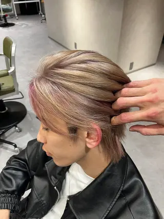 ショート カラー 艶々🫧ハイトーン 輝のヘアスタイル