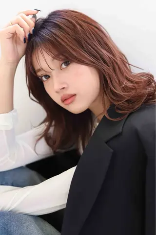 ミディアム カラー 谷口 綾架のヘアスタイル