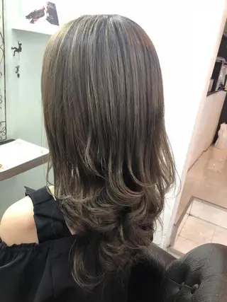 ロング カラー R ri R takagiのヘアスタイル