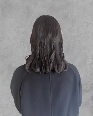 ミディアム カラー Graph./ oraのヘアスタイル
