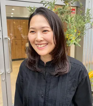 ミディアム しの　ゆきの THE REMMYのヘアスタイル