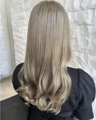 ロング カラー ルシードスタイル REVEのヘアスタイル