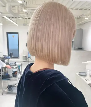 ショート カラー ito. ブリーチ/髪質改善のヘアスタイル