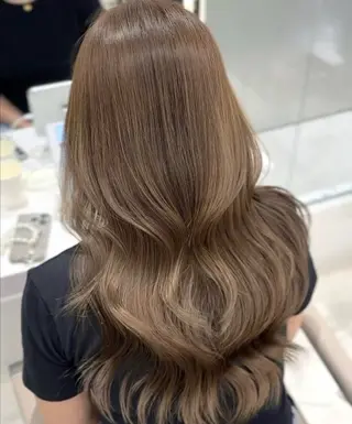 ロング IVE所属・渋谷/透け感カラー 髪質改善🫧Annaのヘアスタイル