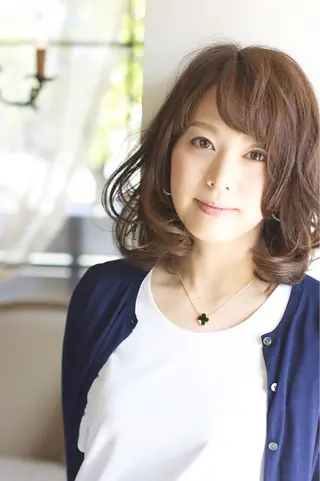 ミディアム セミロング Euphoria 【ユーフォリア】のヘアスタイル