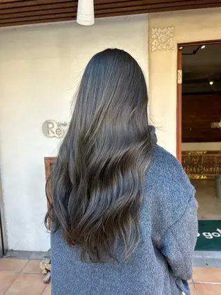 ロング カラー putri 川邉 優花のヘアスタイル