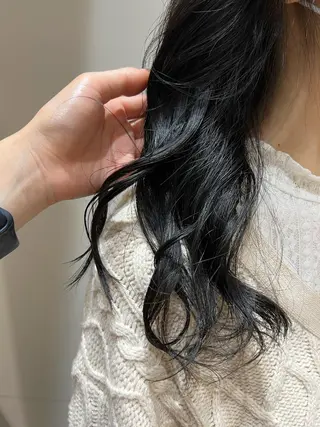 セミロング カラー ヘアアレンジ 暗髪カラー🫐パーマ おくだりんかのヘアスタイル