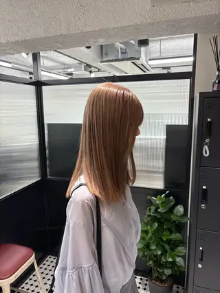セミロング カラー 韓国ヘア暗髪 ダブルカラーメンズ可のヘアスタイル