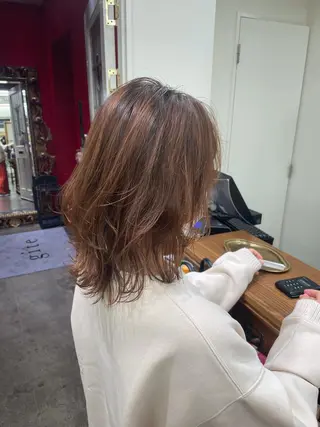 ミディアム \脱・うねり& 広がり/gite菊のヘアスタイル