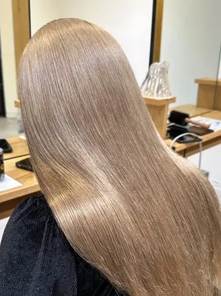 カラー 肌に馴染むハイトーン /ミルクティーカラーのヘアスタイル