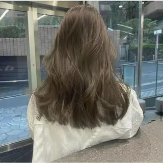 セミロング あやか/ベージュ/ 透け感カラーのヘアスタイル