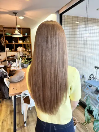 ロング カラー ツキダテ ユイのヘアスタイル