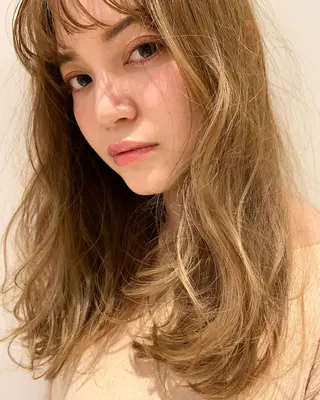 カラー 伊賀 裕菜のヘアスタイル