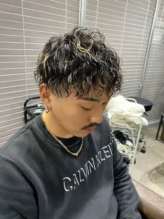 ショート 山影✨バレイヤージュ ハイライト✨メンズ◎のヘアスタイル