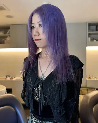 ミディアム カラー RAIMA ハイトーン/ベージュのヘアスタイル