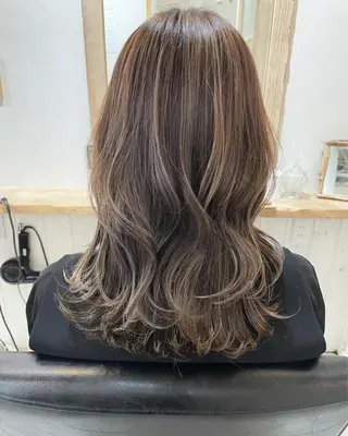 ミディアム カラー sherry【シェリー】所属・miho 大国町 柔らかハイトーン💛のヘアスタイル