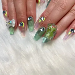 ネイル ゴテゴテ💙ワンホン リオナのネイルデザイン