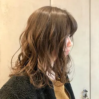 セミロング カラー 古屋 花織のヘアスタイル