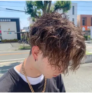 ショート パーマ ☘️折戸結菜☘️ ハイトーンカラーのヘアスタイル