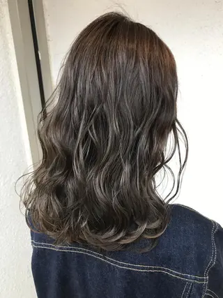 セミロング ＦＵＮＩＣ ファニックのヘアスタイル