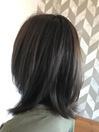 ミディアム カラー 入江 志穂のヘアスタイル