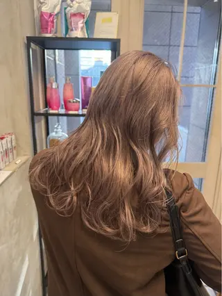 セミロング カラー ミルクティー× グレージュMOMOのヘアスタイル