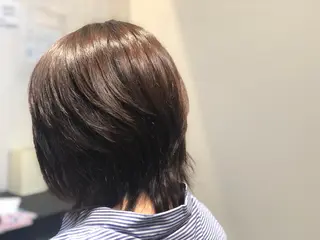 ミディアム カラー 若泉 真梨のヘアスタイル