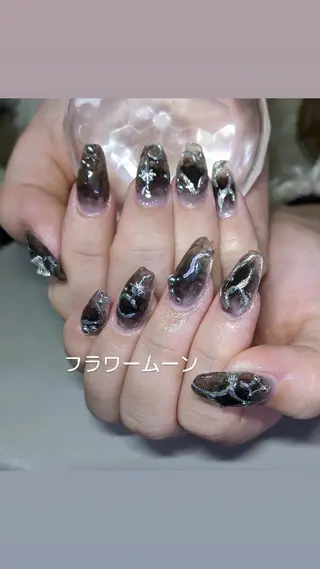 ネイル フラワー ムーンのネイルデザイン