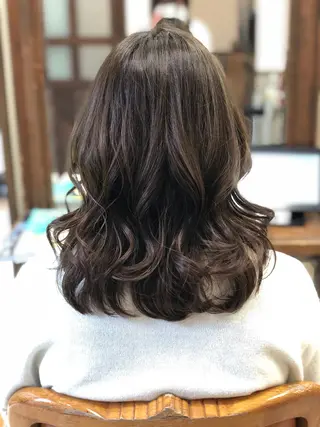 ミディアム カラー 白髪ぼかし脱白髪染め 大塚綾のヘアスタイル