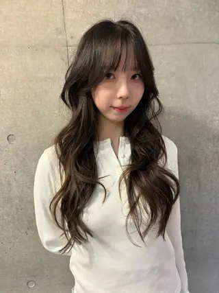 ロング レイヤーカット\ウル フ　chinatsuのヘアスタイル