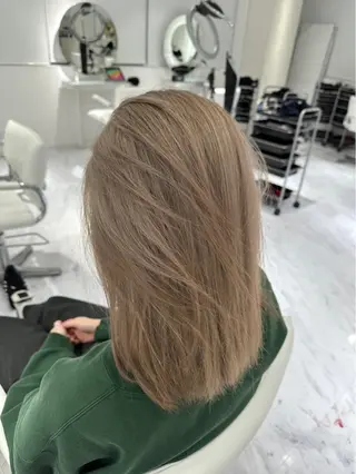 ミディアム YOLO 渋谷 RIONAのヘアスタイル