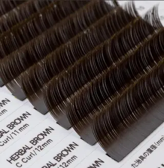 マツエク・マツパ U_la所属・U_la [ウーラ] 片岡の眉毛・アイブロウイメージ