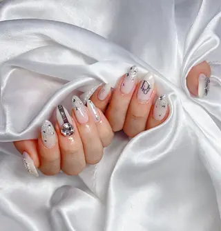 ネイル ちゅるんネイル🪄 耳ツボジュエリー🔗のネイルデザイン