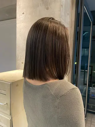 ミディアム maina/透明感 ベージュ/ブラウンのヘアスタイル