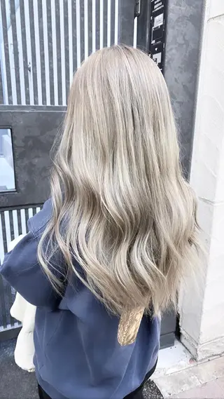 セミロング ケリーズグリーン所属・ボブ/艶ハイトーン 森田/嵩士のヘアスタイル