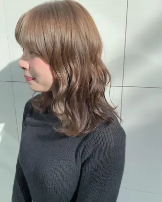 ミディアム カラー K. SUZUKAのヘアスタイル
