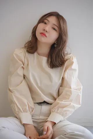 セミロング カラー ioe 岡本のヘアスタイル