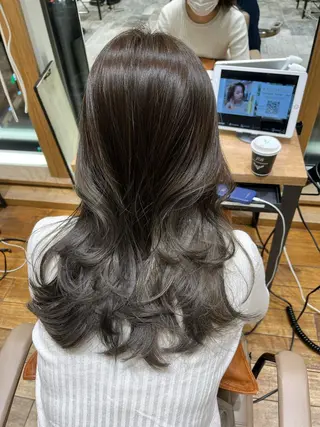 ミディアム 顔まわりカット 前髪カット安井楽人のヘアスタイル