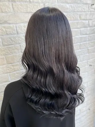 セミロング カラー 艶髪×白髪ぼかし 田玉裕樹のヘアスタイル