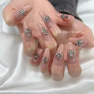 ネイル LOUISE CRYSTALのネイルデザイン