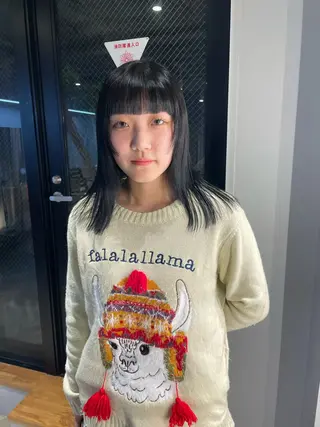 ミディアム yuri/オリーブ/ 暖色カラー/レイヤーのヘアスタイル