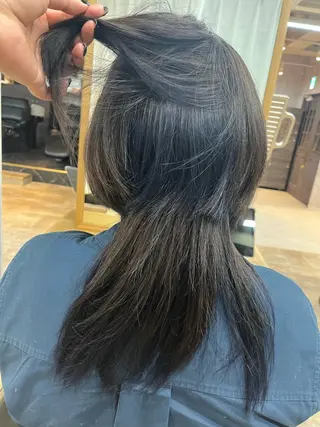 ミディアム カラー 飯島 愛深のヘアスタイル