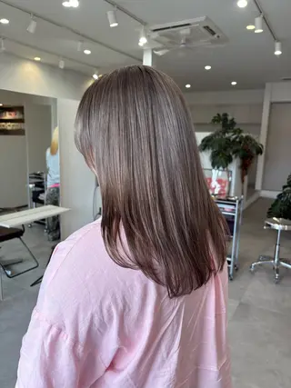 セミロング カラー YUEN イシイ アミのヘアスタイル