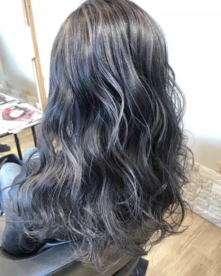 カラー 早川 真幸のヘアスタイル