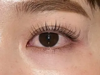 パーマ beauty salon mee+所属・mee+ Akiのマツエク・マツパデザイン
